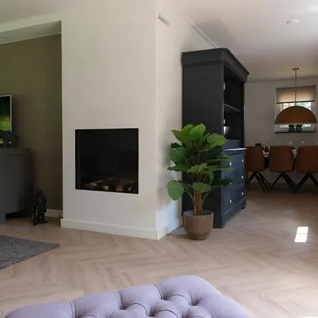 Villa Spacious Luxury Home/villa - Ruime Luxe Vakantiewoning/-villa
